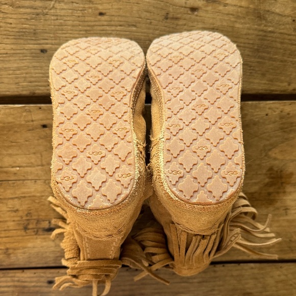 Ugg kids unisex size 3 Fringe Suede Ankle Moccasin Boots - Tan with zipper boho - Picture 5 of 9